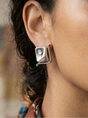 Antonio Pineda Signed Taxco Mexico 970 sterling silver moonstone earrings
